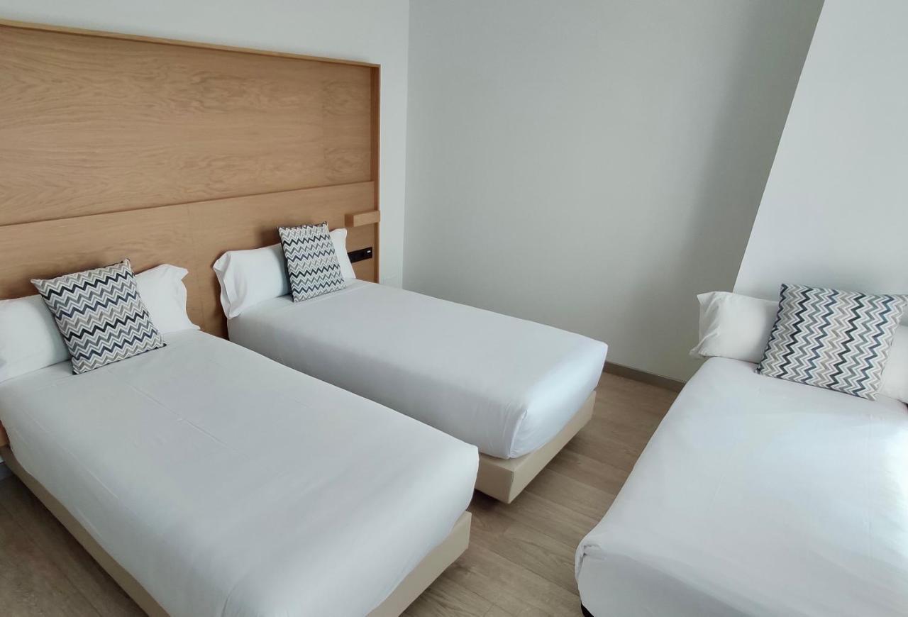 Hotel Ciudad De Avila Bagian luar foto